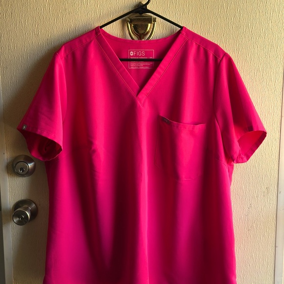 Figs 3X Shocking Pink Catarina top - Picture 4 of 5